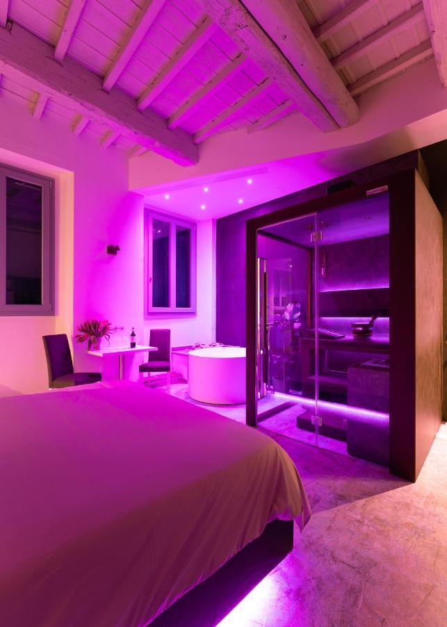 F1RST Suite Apartment&SPA Florenţa Exterior foto