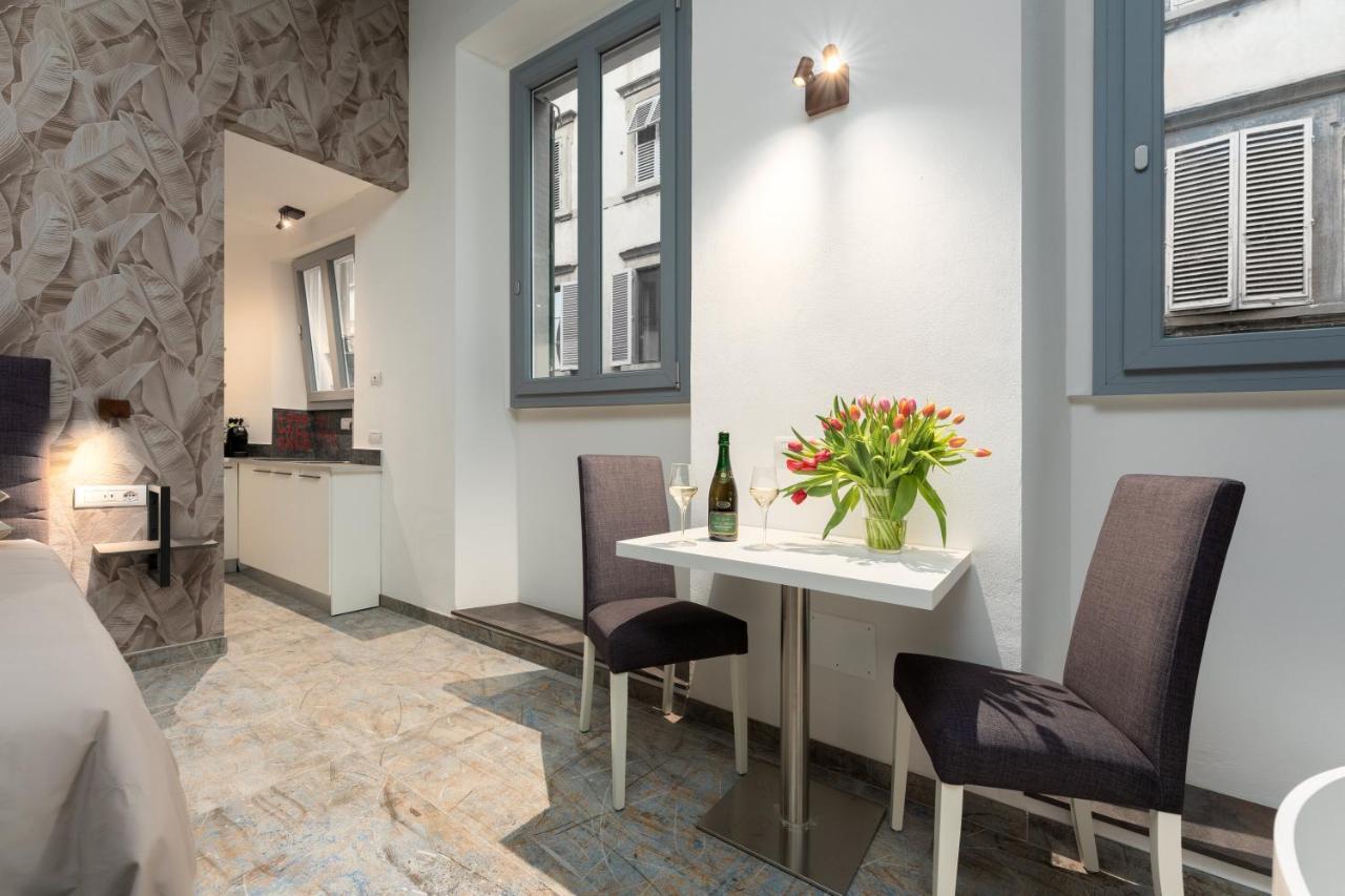 F1RST Suite Apartment&SPA Florenţa Exterior foto